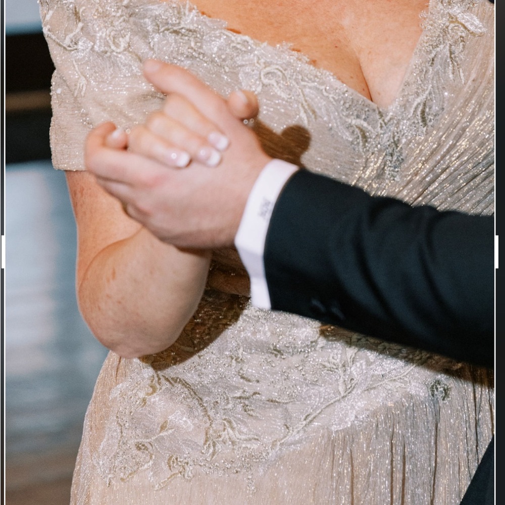 Elegant Gold Lace Dress - Picture 2 of 4